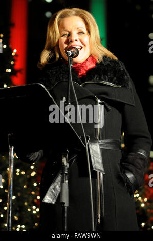 102e assemblée annuelle de l'arbre de Noël de Chicago à la cérémonie d'éclairage du Parc du Millénaire avec : Renée Fleming Où : Chicago, Illinois, United States Quand : 24 Nov 2015 Banque D'Images