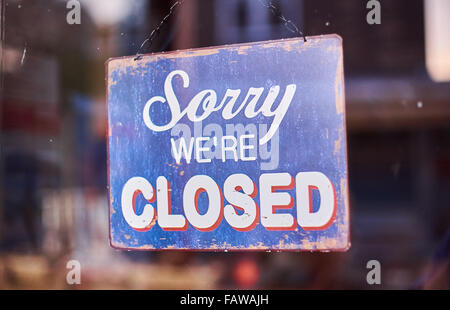 Désolés Nous sommes fermé boutique affiche de porte en bleu et blanc Banque D'Images