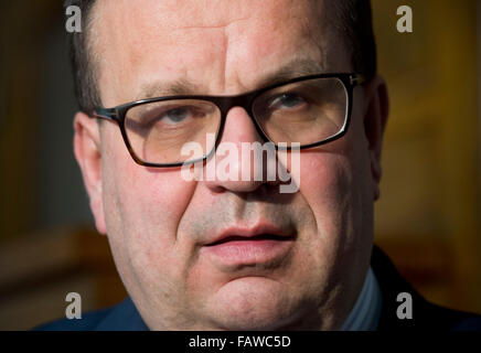 Prague, République tchèque. 05 Jan, 2016. Le ministre du Commerce et de l'industrie Jan Mladek tient conférence de presse pour évaluer son travail au ministère et des commentaires sur des sujets actuels en Prague, République tchèque, le 5 janvier, 2016. © Vit Simanek/CTK Photo/Alamy Live News Banque D'Images