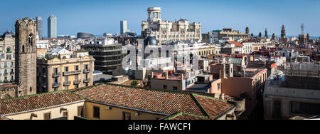 Vue depuis le toit de la cathédrale de Barcelone, la cathédrale de la Sainte Croix et Sainte Eulalie. Barcelone, Espagne, Europe Banque D'Images