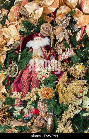 Denver, Colorado - décorations sur un arbre de Noël à l'intérieur de la gare Union. Banque D'Images