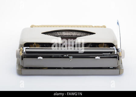 Vntage machine à écrire rétro sur fond blanc Banque D'Images
