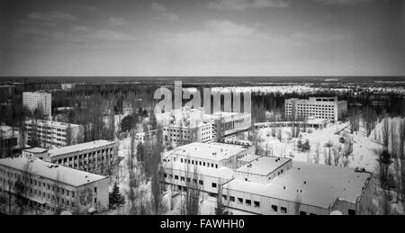 Impressions de Pripyat, une ville fantôme dans l'Ukraine, qui a été créée en 1970 dans le cadre de la construction de la centrale nucléaire de Tchernobyl et libérés à la suite de l'accident nucléaire en 1986. Au moment de la catastrophe le 26 avril 1986, il y a vécu près de 50 000 personnes. La plupart des résidents étaient les travailleurs de la centrale nucléaire. Le 26 avril 2015, le 30e anniversaire de la catastrophe nucléaire de Tchernobyl. Dans une étude réalisée sous la direction d'Anatoly Dyatlov simulation d'une panne de courant est survenue en raison de violations graves de la sécurité applicables et le ma Banque D'Images