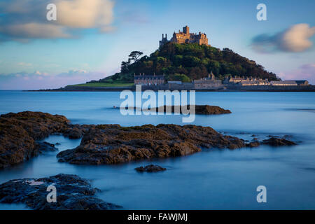 Le crépuscule sur Saint Michael's Mount, Marazion, Cornwall, England, UK Banque D'Images