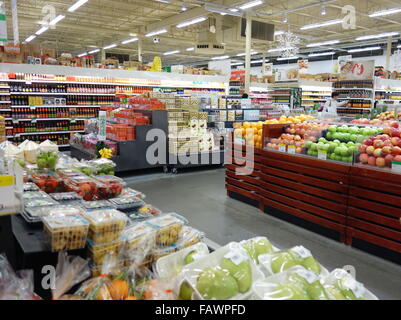 Ministère des légumes dans un supermarché à Toronto, Canada Banque D'Images