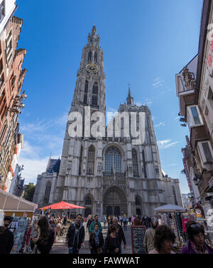 Façade de la cathédrale de Notre Dame (Onze-Lieve-Vrouwekathedraal) à Anvers, la plus grande église gothique en Belgique. Banque D'Images
