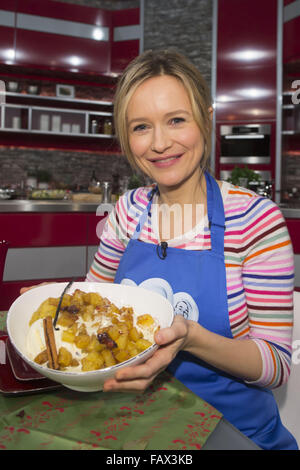 La cuisine allemande ZDF TV SHow 'Lafer Lichter Lecker' à Fernsehmacher-Studio avec : Stefanie Stappenbeck Où : Hambourg, Allemagne Quand : 29 Nov 2015 Banque D'Images