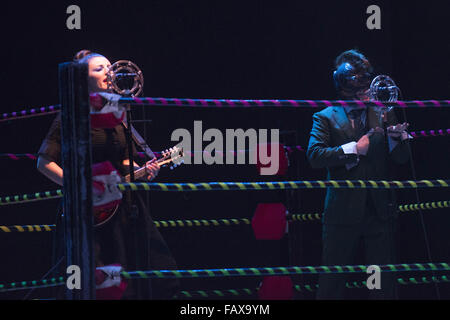 Puscifer live sur scène à Southern Alberta Jubilee Auditorium de Calgary comprend : Carina Tour Où : Calgary, Canada Date : 30 Nov 2015 Banque D'Images