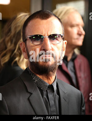 Ringo Starr et Barbara Bach Julien's Auctions événement à Julien's Auctions Gallery - Arrivées avec Ringo Starr : où : Los Angeles, California, United States Quand : 01 déc 2015 Banque D'Images