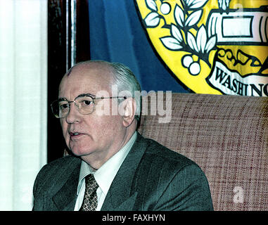 Washington, DC., USA, 25 Octobre, 10-25-1996 Mikhaïl Sergueïevitch Gorbatchev au National Press Club. Il était le huitième et dernier chef de l'Union soviétique, ayant servi comme Secrétaire Général du Parti communiste de l'Union soviétique de 1985 à 1991, lorsque le parti a été dissous. Il a occupé le poste de chef de l'Etat à partir de 1988 jusqu'à sa dissolution en 1991 (le titre de président du Présidium du Soviet suprême de 1988 à 1989, en tant que Président du Soviet suprême de 1989 à 1990, et comme président de l'Union soviétique de 1990 à 1991) Credit : Mark Reinstein Banque D'Images