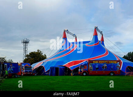 Duffy's Brothers tente de cirque traditionnel irlandais show. Banque D'Images