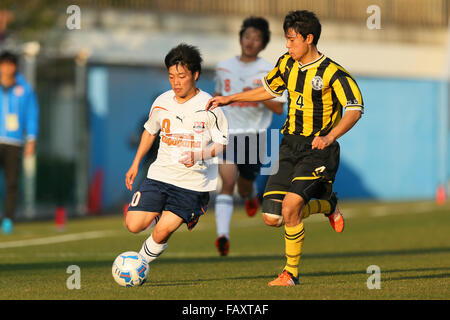 Kanagawa, Japon. 5e Jan, 2016. (L-R) Shibuya Masaya, Riku Ohira Football /Français : La 94e Japon High School remporteront le tournoi de soccer match entre Kokugakuin Kugayama Maebashi Ikuei 1-0 au Stade de Football de la NHK Spring Mitsuzawa à Kanagawa, Japon . Credit : Yohei Osada/AFLO SPORT/Alamy Live News Banque D'Images