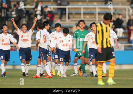 Kanagawa, Japon. 5e Jan, 2016. Kugayama Kokugakuin groupe de l'équipe de Soccer Football / : La 94e Japon High School remporteront le tournoi de soccer match entre Kokugakuin Kugayama Maebashi Ikuei 1-0 au Stade de Football de la NHK Spring Mitsuzawa à Kanagawa, Japon . Credit : Yohei Osada/AFLO SPORT/Alamy Live News Banque D'Images