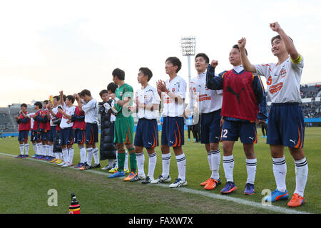 Kanagawa, Japon. 5e Jan, 2016. Kugayama Kokugakuin groupe de l'équipe de Soccer Football / : La 94e Japon High School remporteront le tournoi de soccer match entre Kokugakuin Kugayama Maebashi Ikuei 1-0 au Stade de Football de la NHK Spring Mitsuzawa à Kanagawa, Japon . Credit : Yohei Osada/AFLO SPORT/Alamy Live News Banque D'Images