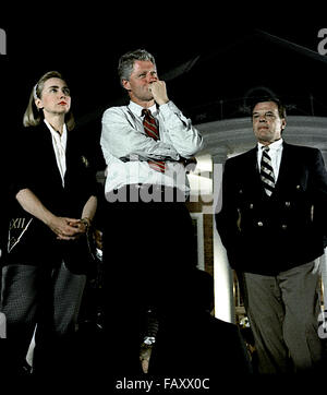 La Nouvelle Orléans, Louisiane, USA, 16 octobre, 1992 candidate présidentielle William Clinton et son colistier Albert Gore Jr. ainsi que leurs épouses Hillary et Tipper faire une campagne s'arrêtent à Dillard University de New Orleans. Credit : Mark Reinstein Banque D'Images