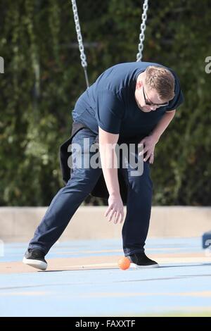 James Corden joue avec son fils Max au parc avec : James Corden Où : Los Angeles, California, United States Quand : 05 déc 2015 Banque D'Images