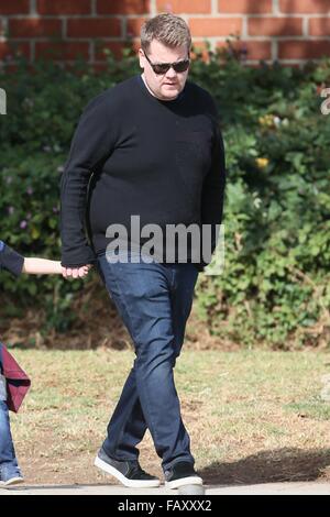 James Corden joue avec son fils Max au parc avec : James Corden Où : Los Angeles, California, United States Quand : 05 déc 2015 Banque D'Images