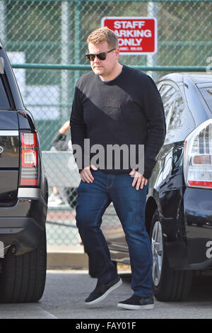 James Corden joue avec son fils Max au parc avec : James Corden Où : Los Angeles, California, United States Quand : 05 déc 2015 Banque D'Images