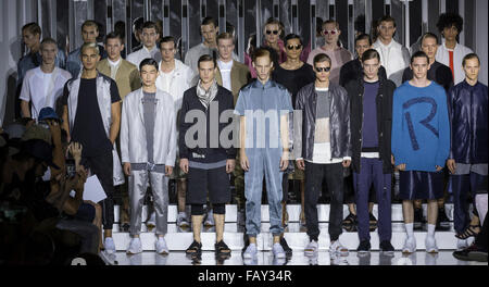 NEW YORK, NY - 14 juillet 2015 : Les modèles posent au Rochambeau show à NY Fashion Week Men's S/S 2016 Banque D'Images