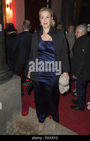 Assister à l'célébrités Ein Herz für Kinder - 2015 Gala après voir PARTIE D' Arrivées : Bettina Wulff Où : Berlin, Allemagne Quand : 06 déc 2015 Banque D'Images