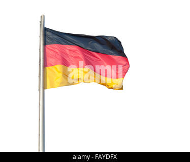 Le drapeau allemand battant sur un poteau de métal, isolé sur fond blanc Banque D'Images