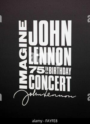 75e anniversaire de John Lennon Imagine Concert au Madison Square Garden avec : Logo's Où : New York, United States Quand : 05 déc 2015 Banque D'Images