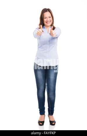 Belle et heureuse femme avec Thumbs up, isolé sur fond blanc Banque D'Images