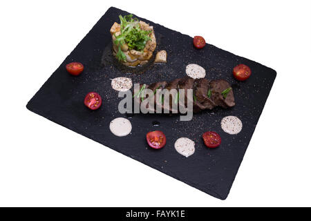 Steak de veau aux cèpes, isolated on white Banque D'Images