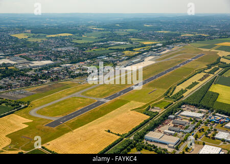 Vue aérienne, l'aéroport de Dortmund, piste, d'atterrissage, l'aéroport régional, Aviation, Dortmund, Ruhr, Rhénanie du Nord-Westphalie, Allemagne Banque D'Images