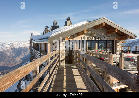 'Le restaurant panoramique au sommet de la montagne", en haut de la Saulire accessible à partir de Courchevel et Méribel, Alpes Banque D'Images