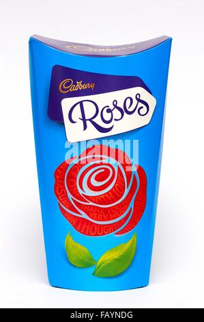 Une boîte de chocolats Cadbury roses Banque D'Images