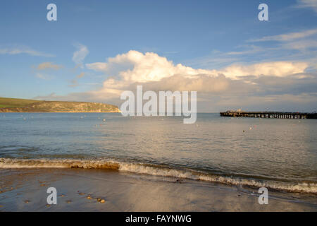 Swanage est une ville et une paroisse civile dans le sud-est de Dorset, Angleterre. Il est situé à l'extrémité orientale de l'île de Purbeck, Banque D'Images