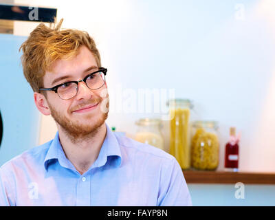 Sur la photo, M. James Morton de la BBC hit TV Show 'THE GREAT BRITISH BAKE OFF'. James, qui travaille actuellement à sa boulangerie Banque D'Images