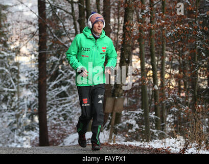 Bischofshofen, Autriche. 06 Jan, 2016. Severin Freund de l'Allemagne se réchauffe avant le la quatrième étape des quatre Hills ski compétition de sauts à Bischofshofen, Autriche, 06 janvier 2016. Photo : Daniel Karmann/dpa/Alamy Live News Banque D'Images