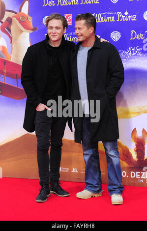 Premiere du film d'animation Der Kleine Prinz à Zoo-Palast : Matthias Schweighöfer avec Til Schweiger, où : Berlin, Allemagne Quand : 06 déc 2015 Banque D'Images