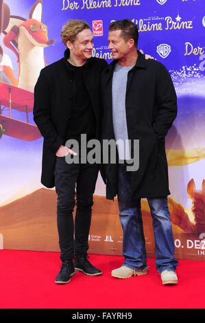 Premiere du film d'animation Der Kleine Prinz à Zoo-Palast : Matthias Schweighöfer avec Til Schweiger, où : Berlin, Allemagne Quand : 06 déc 2015 Banque D'Images