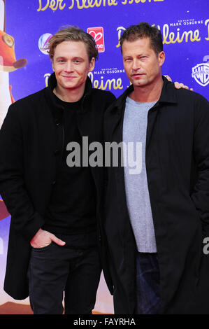 Premiere du film d'animation Der Kleine Prinz à Zoo-Palast : Matthias Schweighöfer avec Til Schweiger, où : Berlin, Allemagne Quand : 06 déc 2015 Banque D'Images