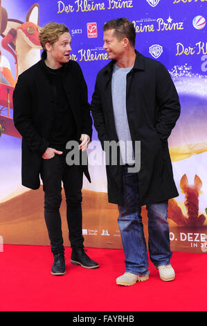 Premiere du film d'animation Der Kleine Prinz à Zoo-Palast : Matthias Schweighöfer avec Til Schweiger, où : Berlin, Allemagne Quand : 06 déc 2015 Banque D'Images