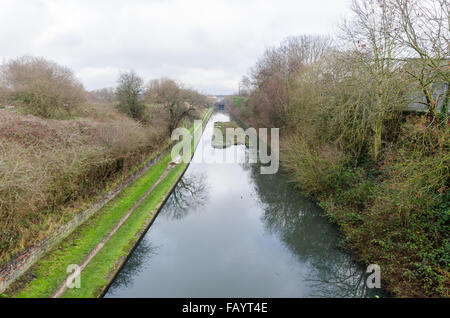 James Brindley canal par le biais de l'industrielle Smethwick dans les Midlands de l'Ouest Banque D'Images