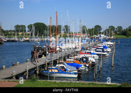 L'île de Poel, bateaux à voile au port de Kirchdorf, mer Baltique, Mecklembourg Poméranie occidentale, l'Allemagne, de l'Europe Banque D'Images