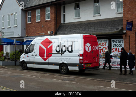 Livraison de colis DPD van, Stratford-upon-Avon, Royaume-Uni Banque D'Images