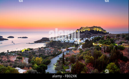 Lever du soleil à indos et l'Acropole, Rhodes, Grèce Banque D'Images