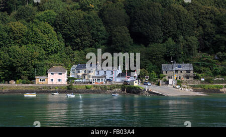 La cale de la Dartmouth Ferry supérieur et de Britannia sur le passage à niveau de chemin de fer à vapeur de Dartmouth, près de Dartmouth, Devon Banque D'Images