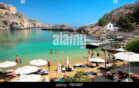 Le port de l'Apôtre Paulus près de Lindos (St. Paul's Bay), l'île de Rhodes, Grèce Banque D'Images