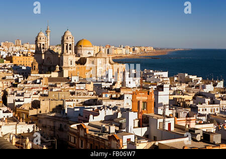 Skyline de Cadix. À gauche de la cathédrale.Cádiz, Andalousie, Espagne Banque D'Images