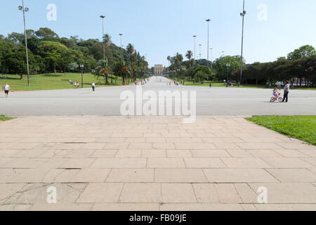 Sao Paulo, Brésil. 6 janvier 2016. Journée ensoleillée à Praça do Monumento, dans le Parque da Independencia (Parc de l'indépendance), Ipiranga, Sao Paulo, Brésil. Crédit : Andre M. Chang/Alamy Live News Banque D'Images