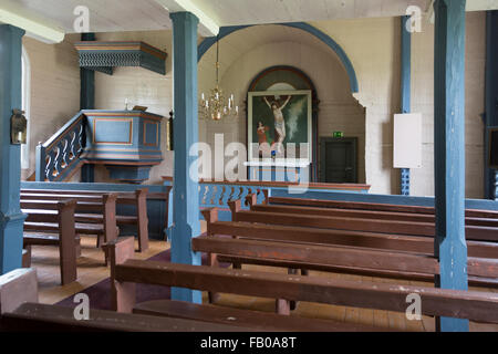 Intérieur de l'Kolarinsaaren vanha kirkko kirkko (Saaren) qui a été construit en 1818 à Kolari, Finlande Banque D'Images
