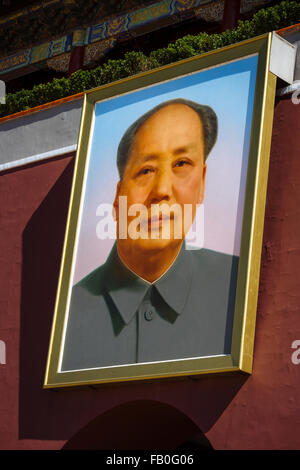 Beijing, Chine - de près de l'peinture portrait de Mao Tsetung sur tour Tiananmen dans la journée. Banque D'Images