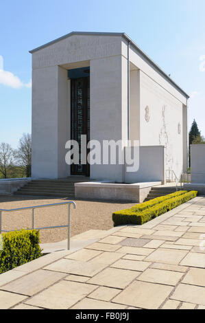 L'entrée principale de la chapelle commémorative, Madingley Cimetière Américain, Cambridge, England, UK Banque D'Images