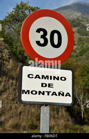 Camino de Montana - route de montagne espagnol espagne andalousie ( Sierras de Tejeda, Almijara et Parc Naturel de Almara ) Banque D'Images